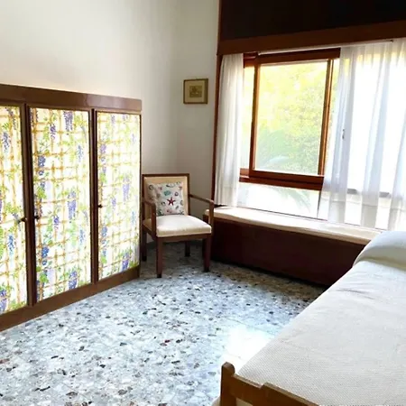 Il Platano Con Giardino Beachfront Villa *