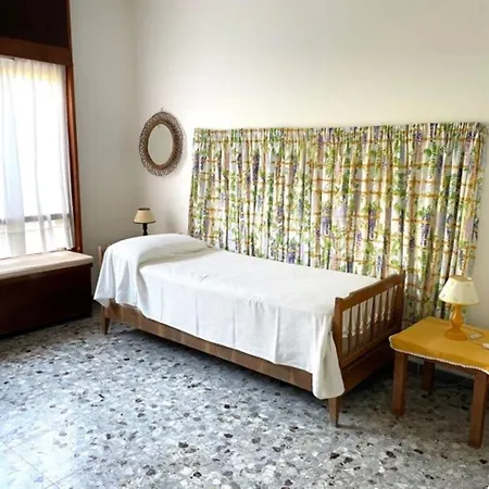 Il Platano Con Giardino Beachfront Villa *